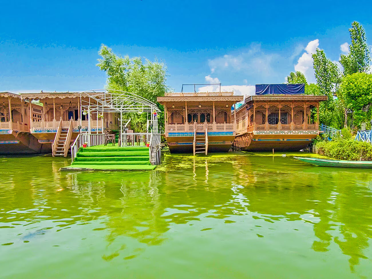 Offbeat Kashmir – Valleys, Meadows & Serenity
