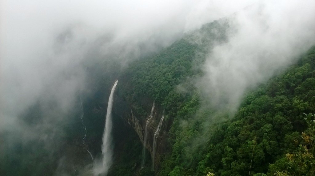 🌿 Mystic Meghalaya